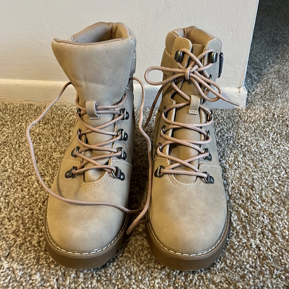 Universal Thread Hiking Boots